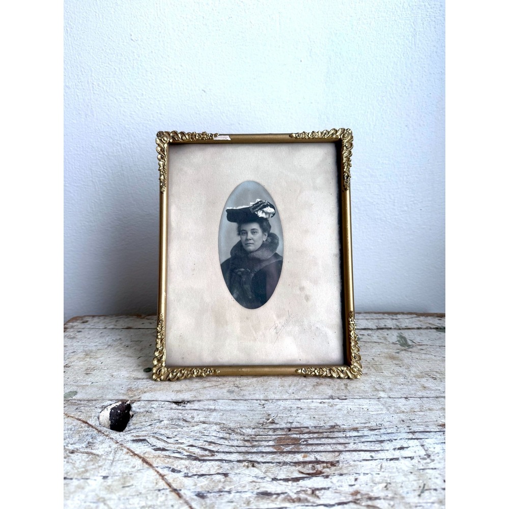 Antique Portrait Photograph w/ Vintage Gold Ornate Picture Frame Victorian Decor - Picture 4 of 16
